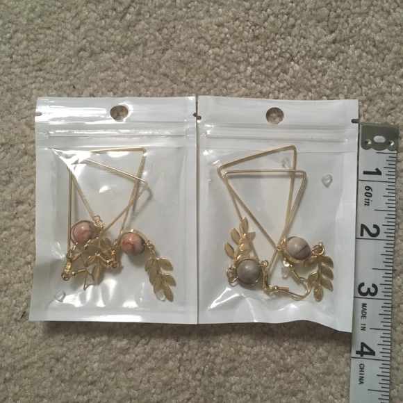 'Dangleberry' Marble Bead Leaflet Gold Earrings - Picture 4 of 4